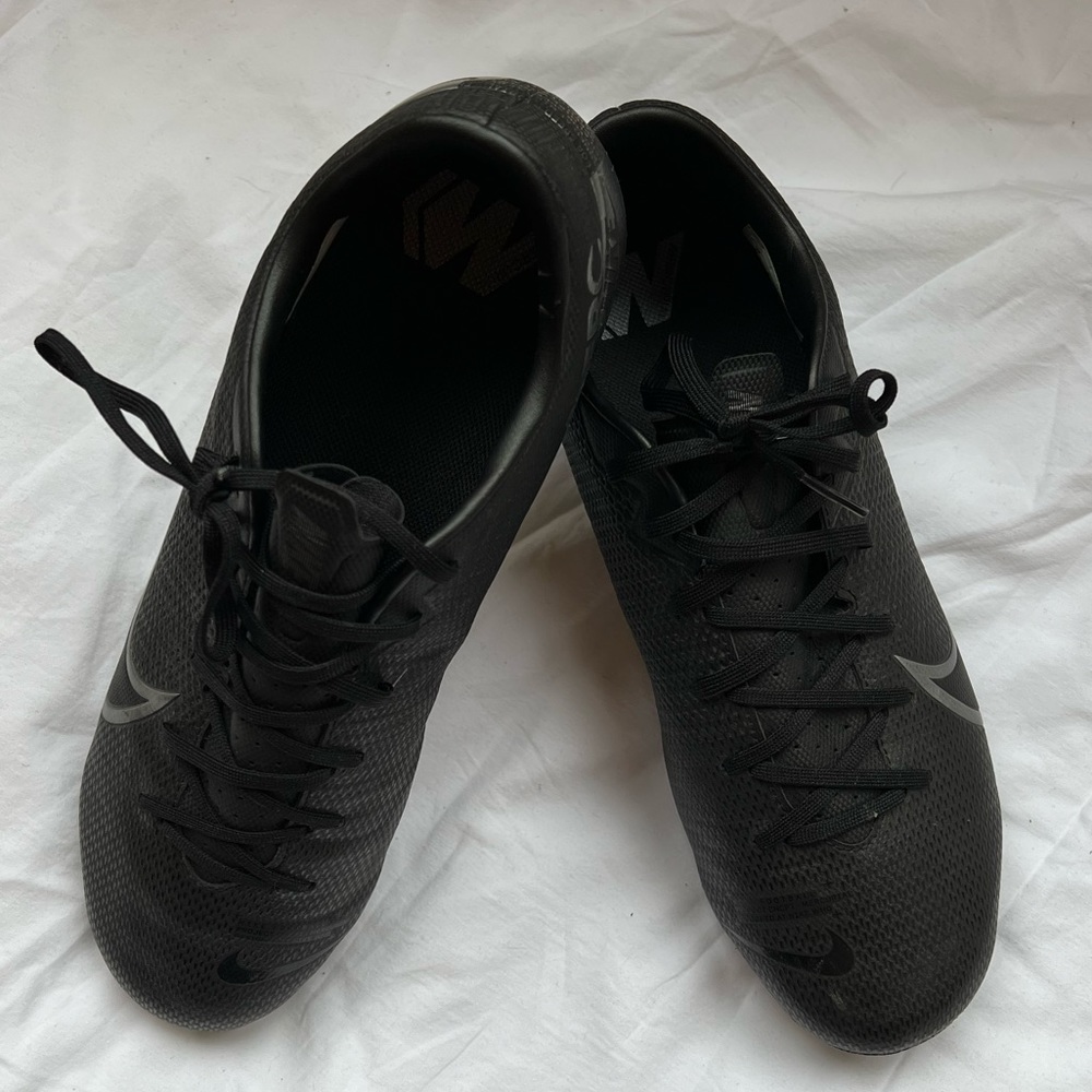 Nike Mercurial just do it soccer cleats for men size 9 AT5269-001